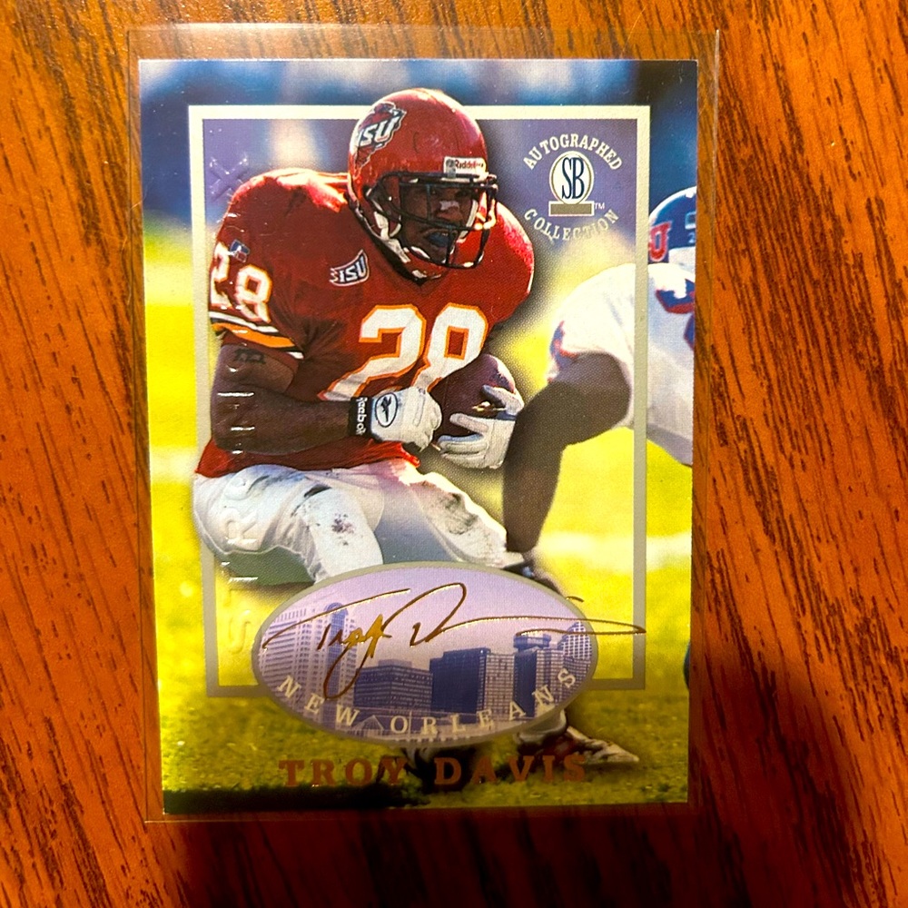 Troy Davis 1997 Score Autographed Football Trading Card